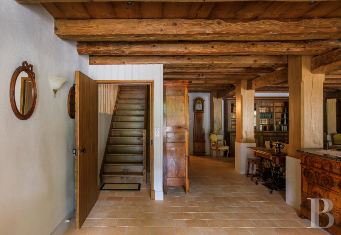 A former livestock farm which has been transformed into a vast, comfortable home near to Nantua in the Haut-Bugey region - photo  n°15
